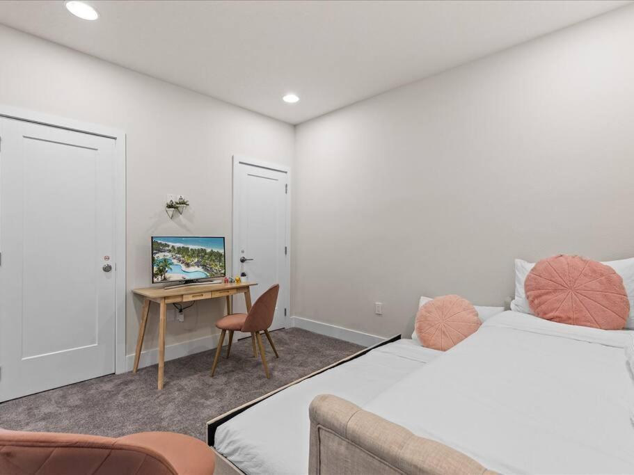 Your Next Ig Post: Luxury Modern Home Close To All オーランド エクステリア 写真